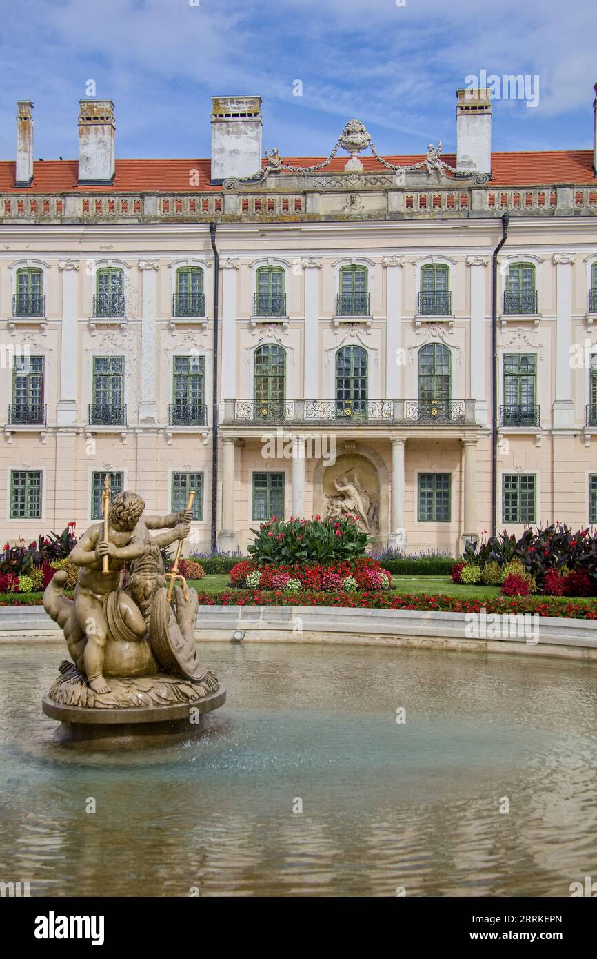 Esterhazy Palace in Fertod Ungarn. Detail des Brunnens. Stockfoto