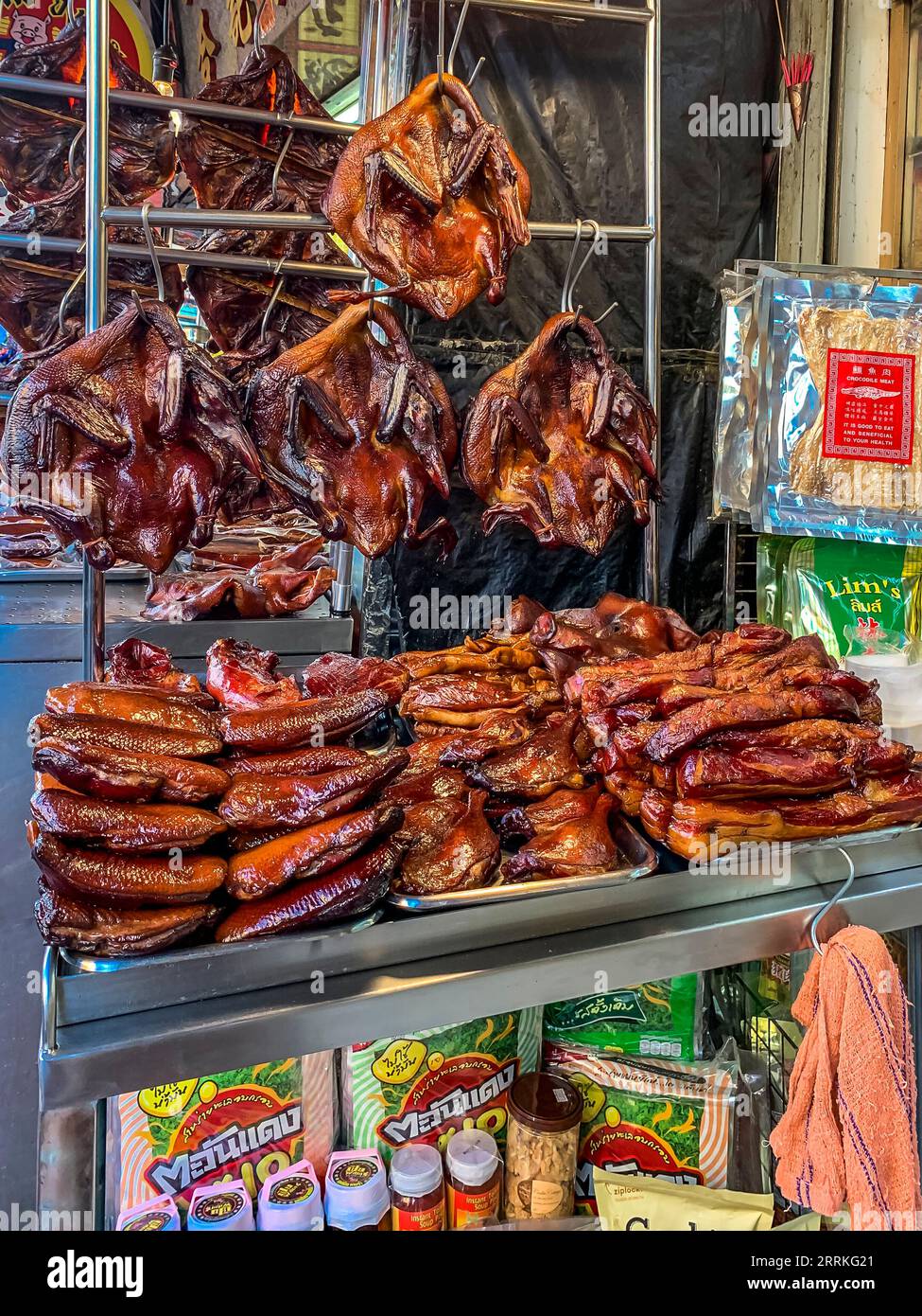 Braten Entenverkauf, Markt, Chinatown, Yaowarat Road, Samphanthawong Nachbarschaft, Bangkok, Thailand, Asien Stockfoto