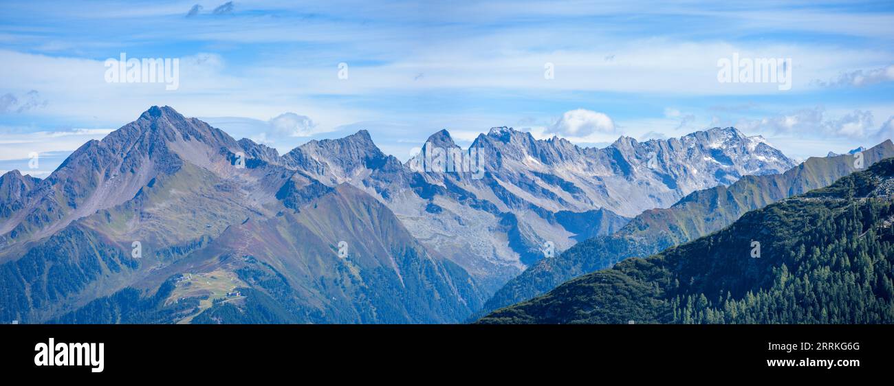Österreich, Tirol, Zillertal, Blick von Eggalm nach Osten. Stockfoto