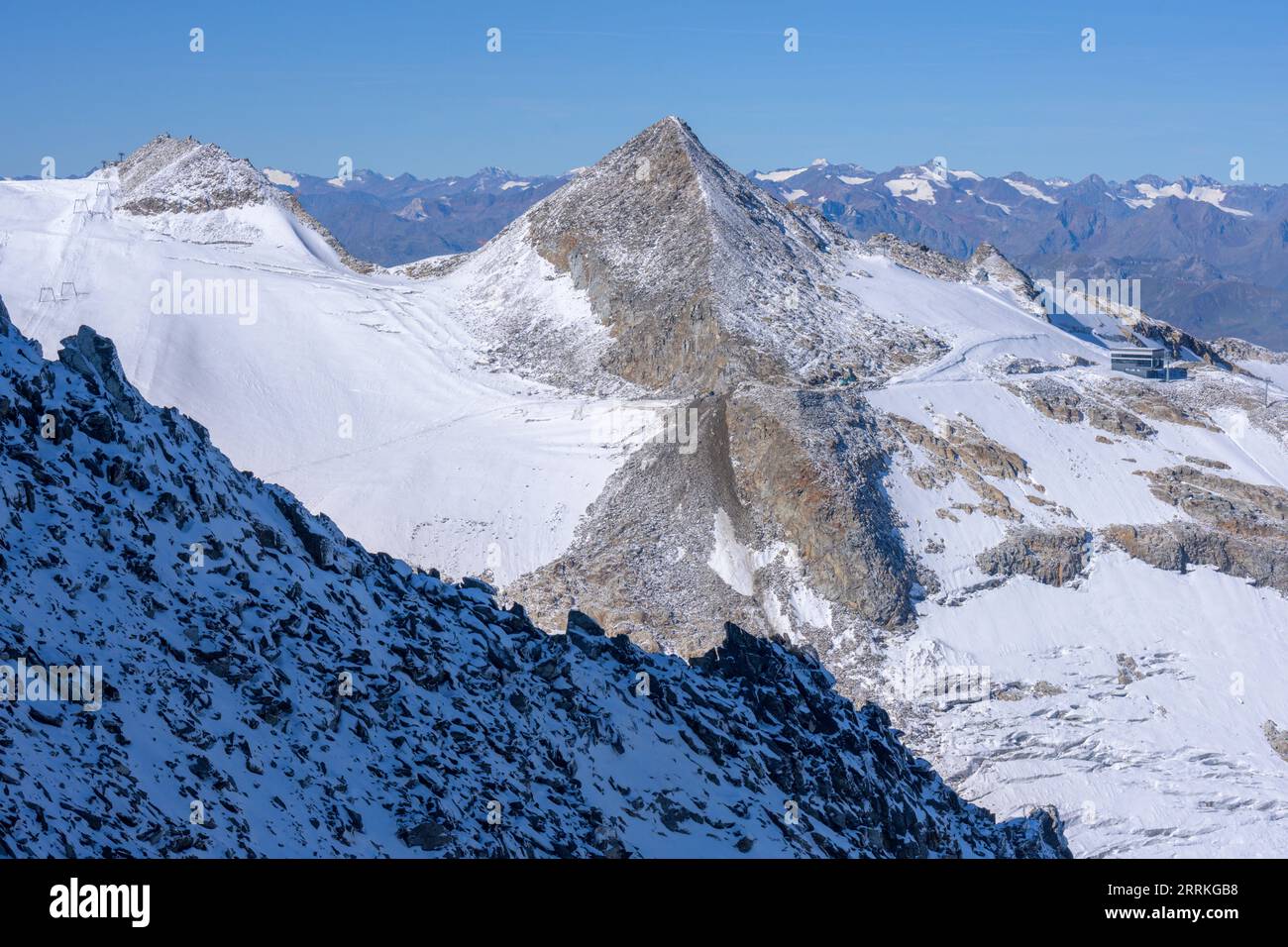 Österreich, Tirol, Zillertal, Blick vom Hintertuxer Gletscherlift nach Olperer. Stockfoto