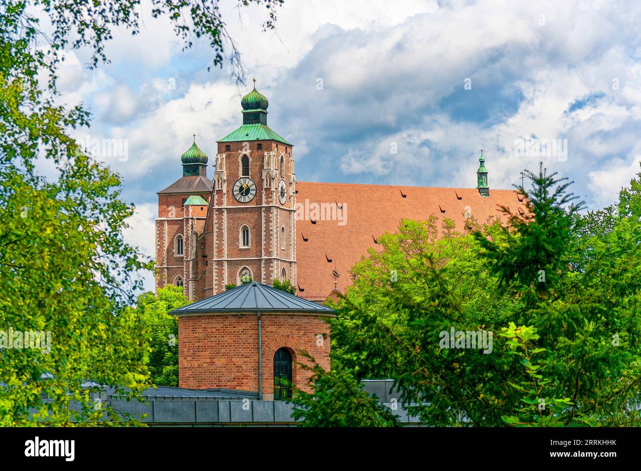 Blick auf die „obere Pfarrei“ über die alte Stadtbefestigung Stockfoto