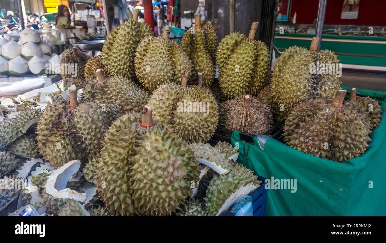 Stink Fruit, Durian, Verkauf verschiedener exotischer Früchte, Markt, Chinatown, Yaowarat Road, Samphanthawong Nachbarschaft, Bangkok, Thailand, Asien Stockfoto