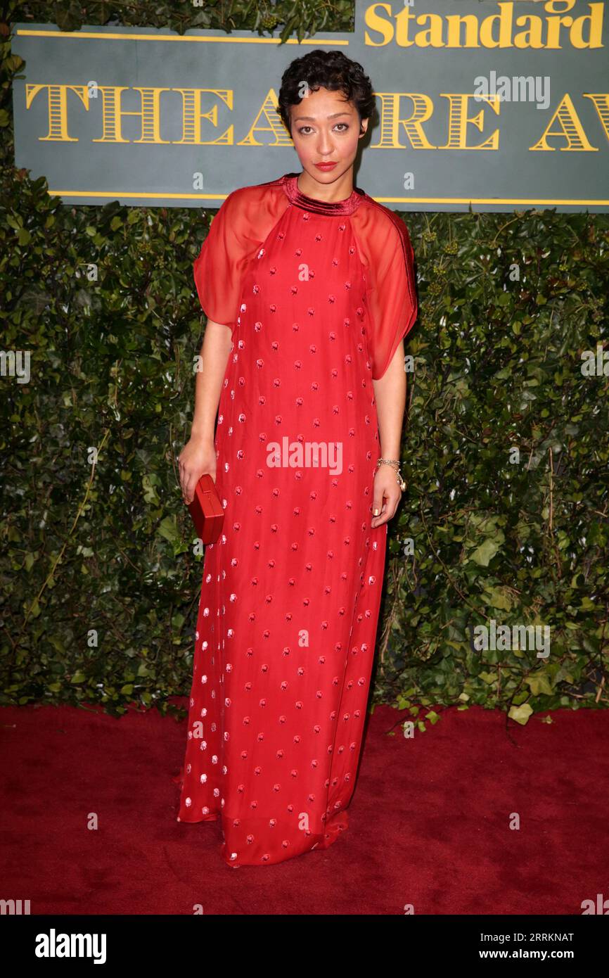 Ruth Negga nimmt an den London Evening Standard Theatre Awards im Theatre Royal in London Teil. Stockfoto