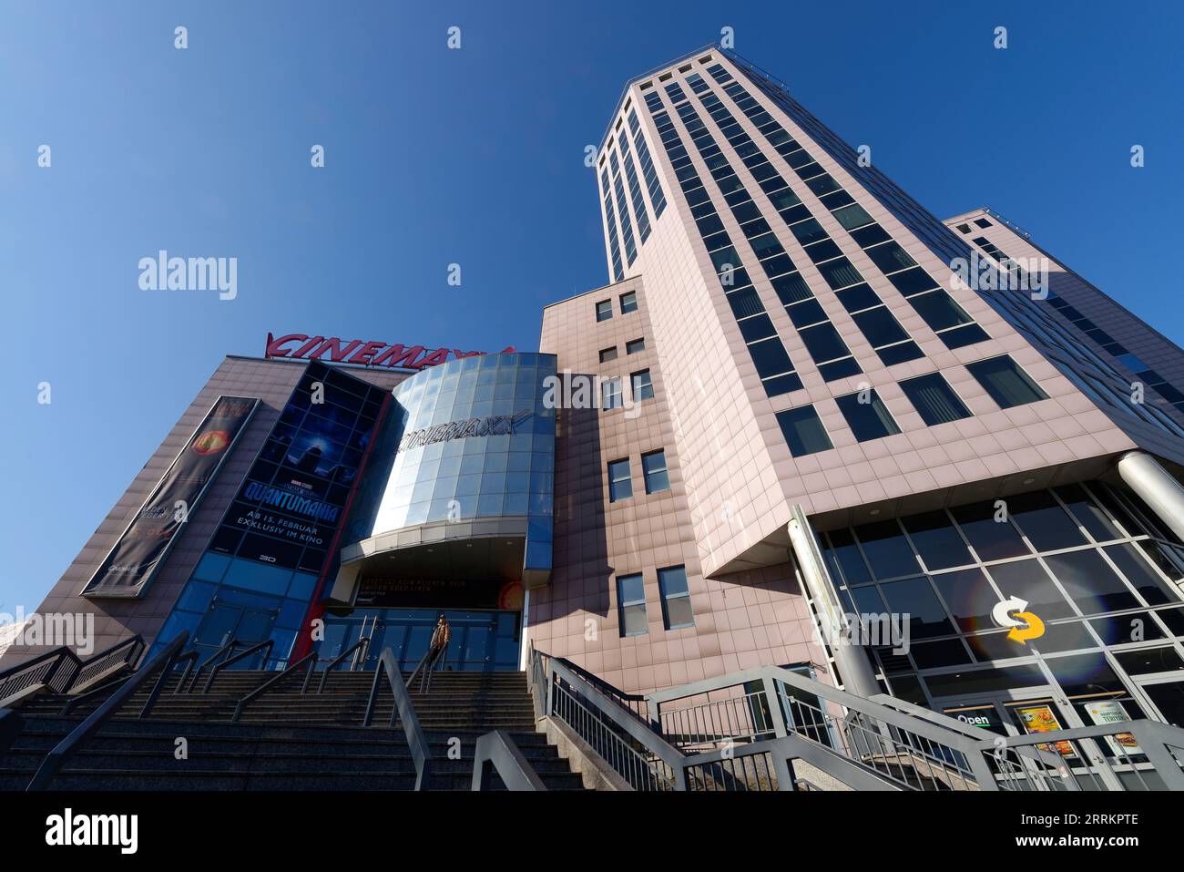 CinemaxX Essen und Weststadttürme WST in der Innenstadt von Essen (Ruhr), Essen, Ruhrgebiet, Nordrhein-Westfalen, Deutschland Stockfoto
