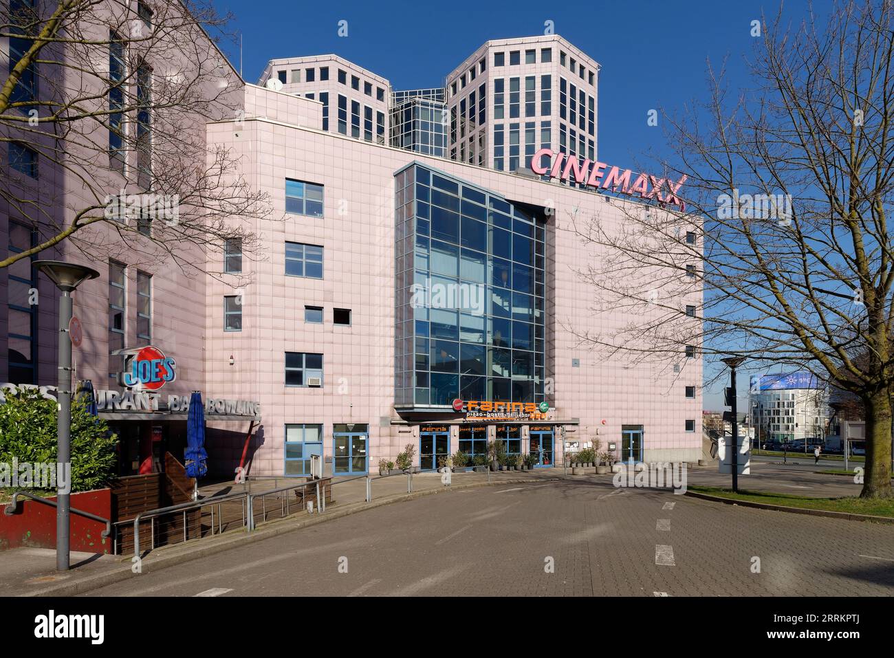 CinemaxX Essen und Weststadttürme WST in der Innenstadt von Essen (Ruhr), Essen, Ruhrgebiet, Nordrhein-Westfalen, Deutschland Stockfoto