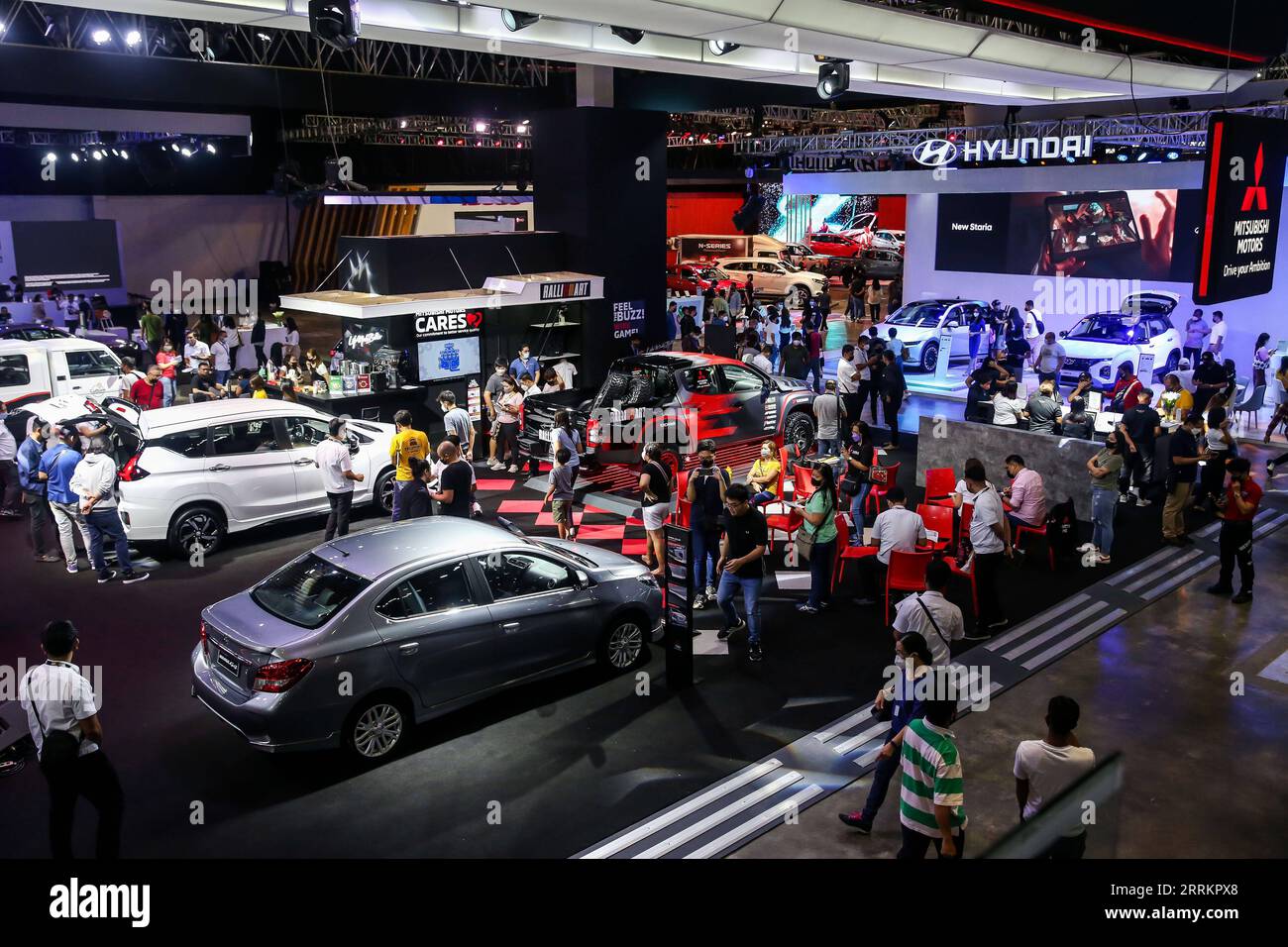 220917 -- PASAY CITY, 17. September 2022 -- Menschen besuchen die Philippine International Motor Show in Pasay City, Philippinen, 17. September 2022. PHILIPPINEN-PASAY STADT-MOTOR-SHOW RouellexUmali PUBLICATIONxNOTxINxCHN Stockfoto