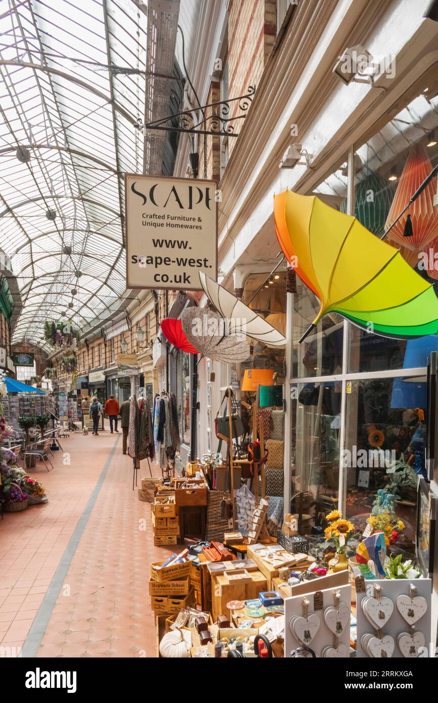 England, Dorset, Bournemouth, Westbourne Arcade, Innenansicht Stockfoto