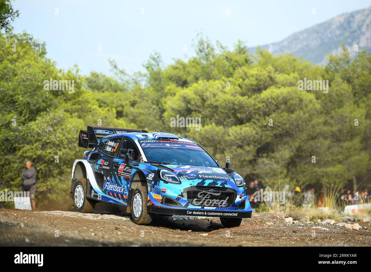 Loutraki, Lombardei, Griechenland. September 2023. JOURDAN SERDERIDIS aus Griechenland und FREDERIC MICLOTTE aus Belgien konkurrieren mit ihrem Ford Puma Rally1 Hybrid #9 während des ersten Tages der FIA World Rally Championship EKO Acropolis Rally am 08. September 2023 in Loutraki, Griechenland. (Bild: © Stefanos Kyriazis/ZUMA Press Wire) NUR REDAKTIONELLE VERWENDUNG! Nicht für kommerzielle ZWECKE! Stockfoto