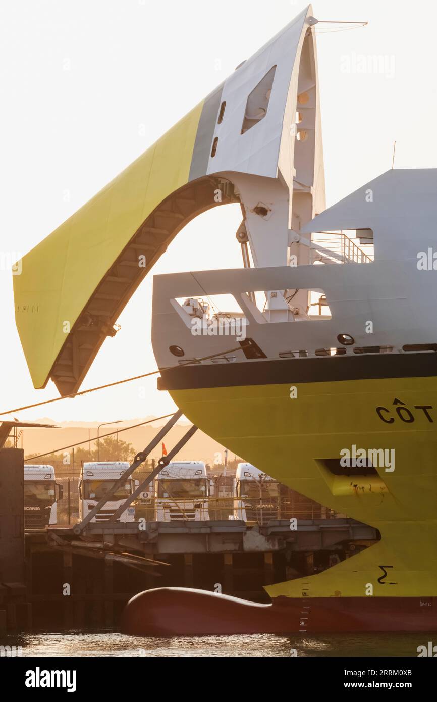 England, Sussex, East Sussex, Newhaven, DFDS Seaways Schiff Cote D'Albatre in Anchor Stockfoto