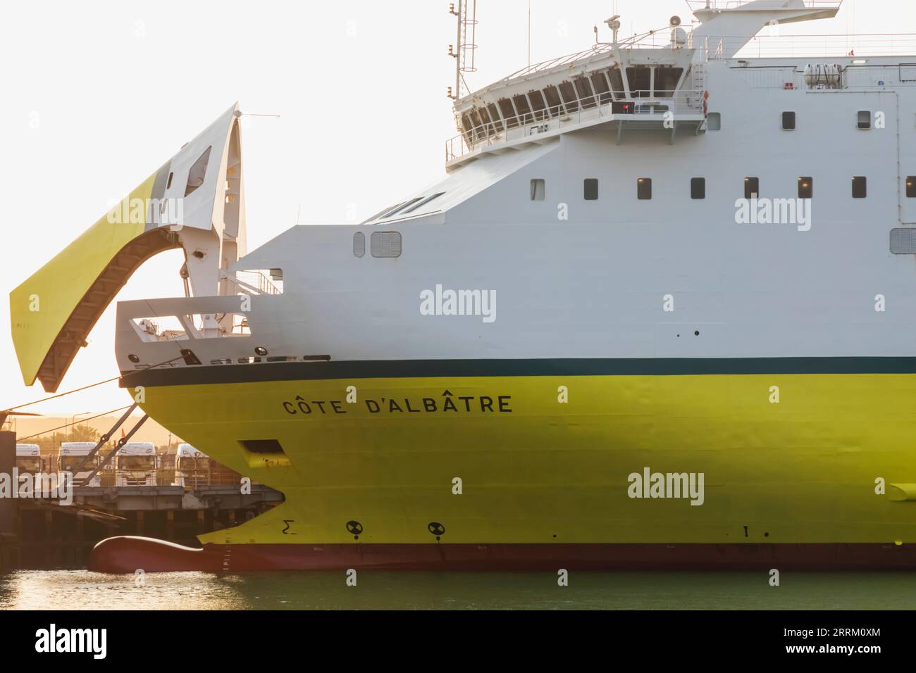 England, Sussex, East Sussex, Newhaven, DFDS Seaways Schiff Cote D'Albatre in Anchor Stockfoto