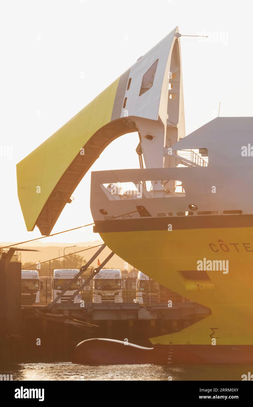 England, Sussex, East Sussex, Newhaven, DFDS Seaways Schiff Cote D'Albatre in Anchor Stockfoto