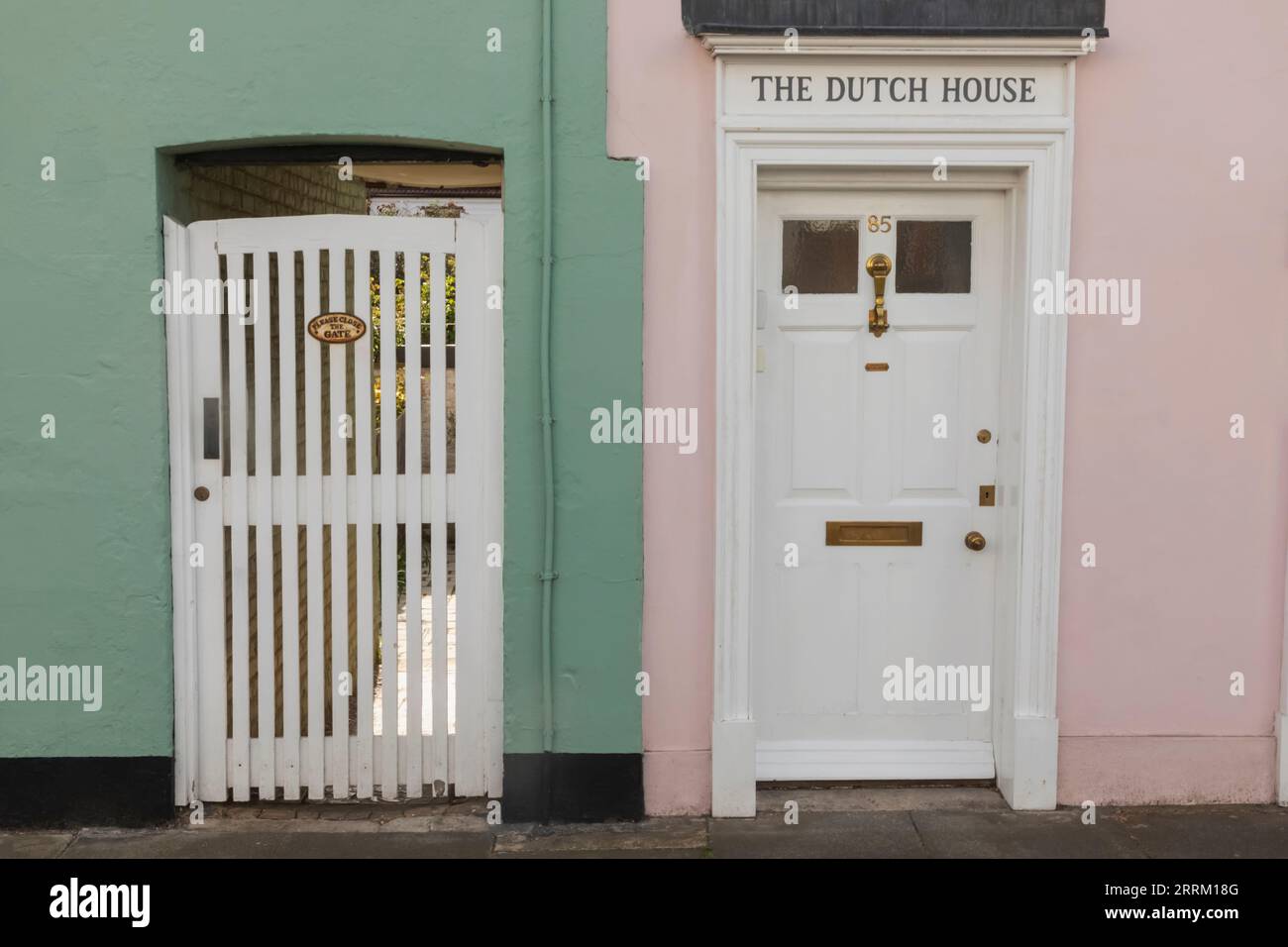 England, Kent, Deal, farbenfrohe Türen der ehemaligen Fishermens Cottages Stockfoto