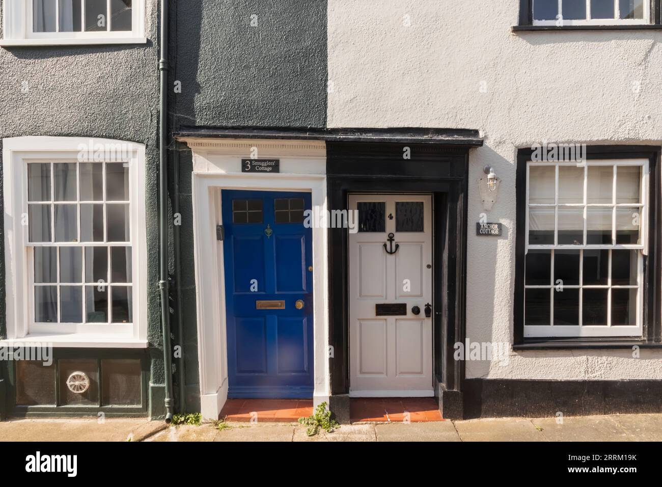 England, Kent, Deal, farbenfrohe Türen der ehemaligen Fishermens Cottages Stockfoto