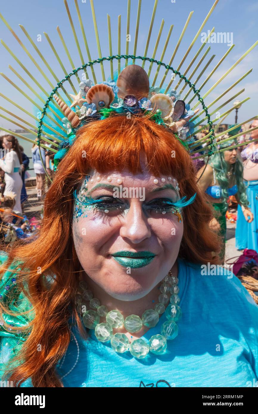 England, Kent, Margate, Margate Mermaid Festival alias Mergate, Frauen als Meerjungfrauen verkleidet Stockfoto