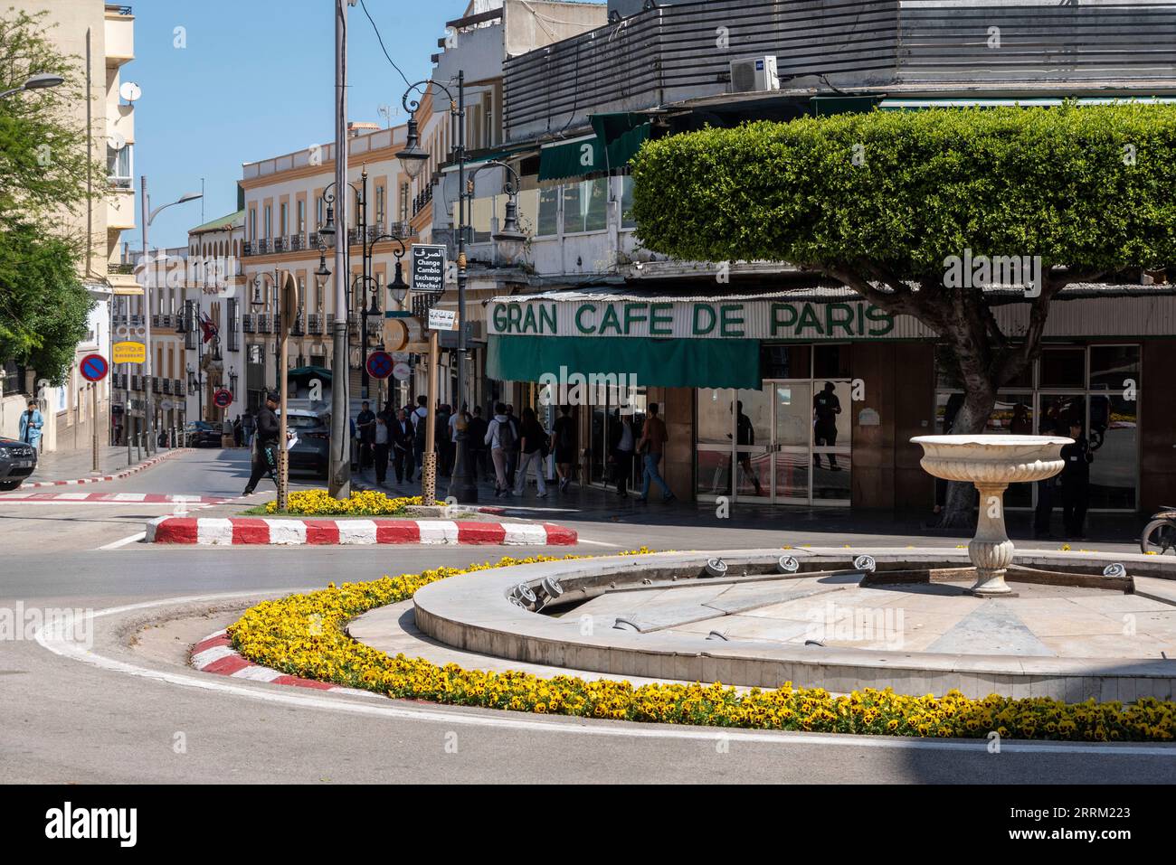 Das berühmte Gran Cafe de Paris befindet sich im Stadtzentrum von Tanger, Marokko Stockfoto