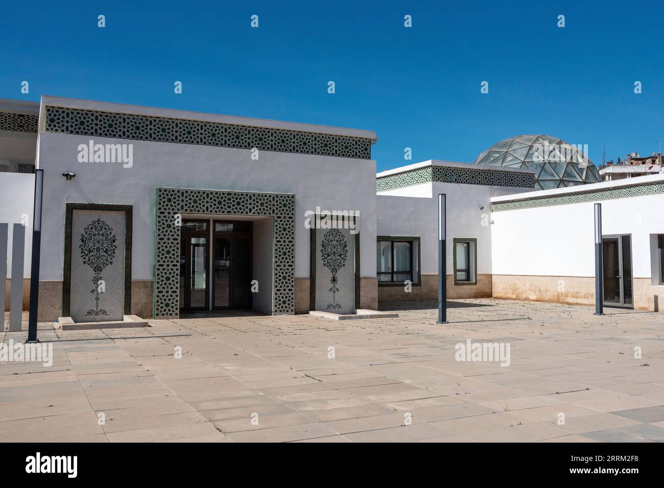 Verlassenes Art déco-Haus, das ehemalige Musikinstitut im Zentrum von Rabat, Marokko Stockfoto