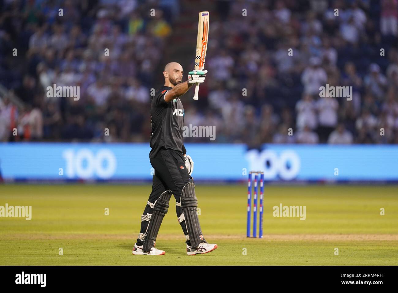 Der Neuseeländer Daryl Mitchell feiert sein Jahrhundert während des ersten eintägigen internationalen Spiels in Sophia Gardens in Cardiff. Bilddatum: Freitag, 8. September 2023. Stockfoto