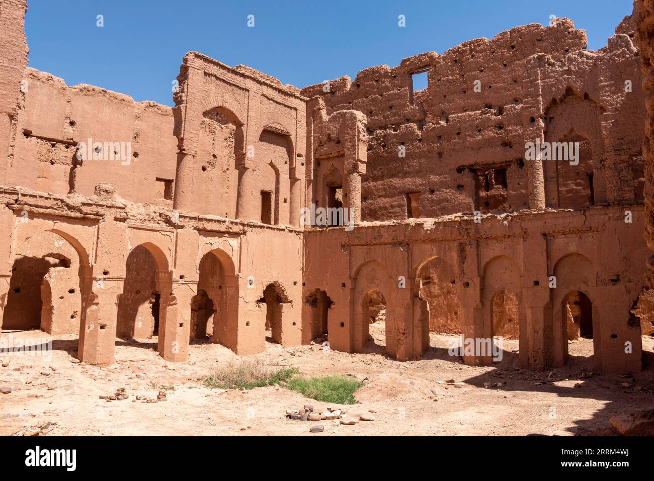 Wunderschöne mittelalterliche Burg in Tamenougalt im Draa-Tal in Marokko Stockfoto