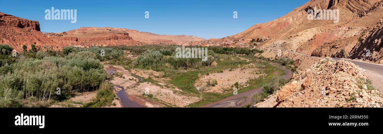 Wunderschöner Panoramablick auf das Tal der Rosen, auch bekannt als Dades-Tal in Marokko Stockfoto