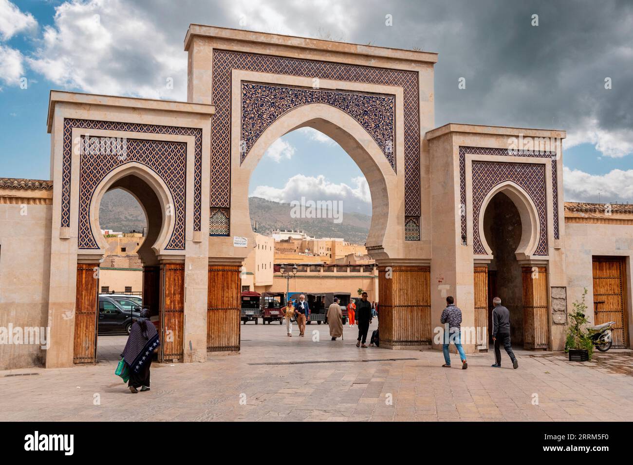 Das berühmte Stadttor Bab Rcif in der Medina von Fez, Marokko Stockfoto