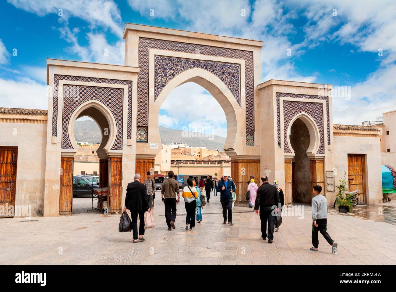 Das berühmte Stadttor Bab Rcif in der Medina von Fez, Marokko Stockfoto