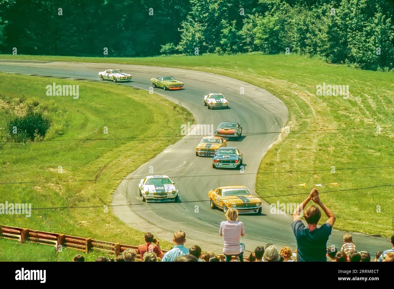 Autos in Kurven 4 und 5 beim Trans am-Rennen 1970 auf dem Mid Ohio Sports Car Courtse in Lexington Ohio, USA Stockfoto