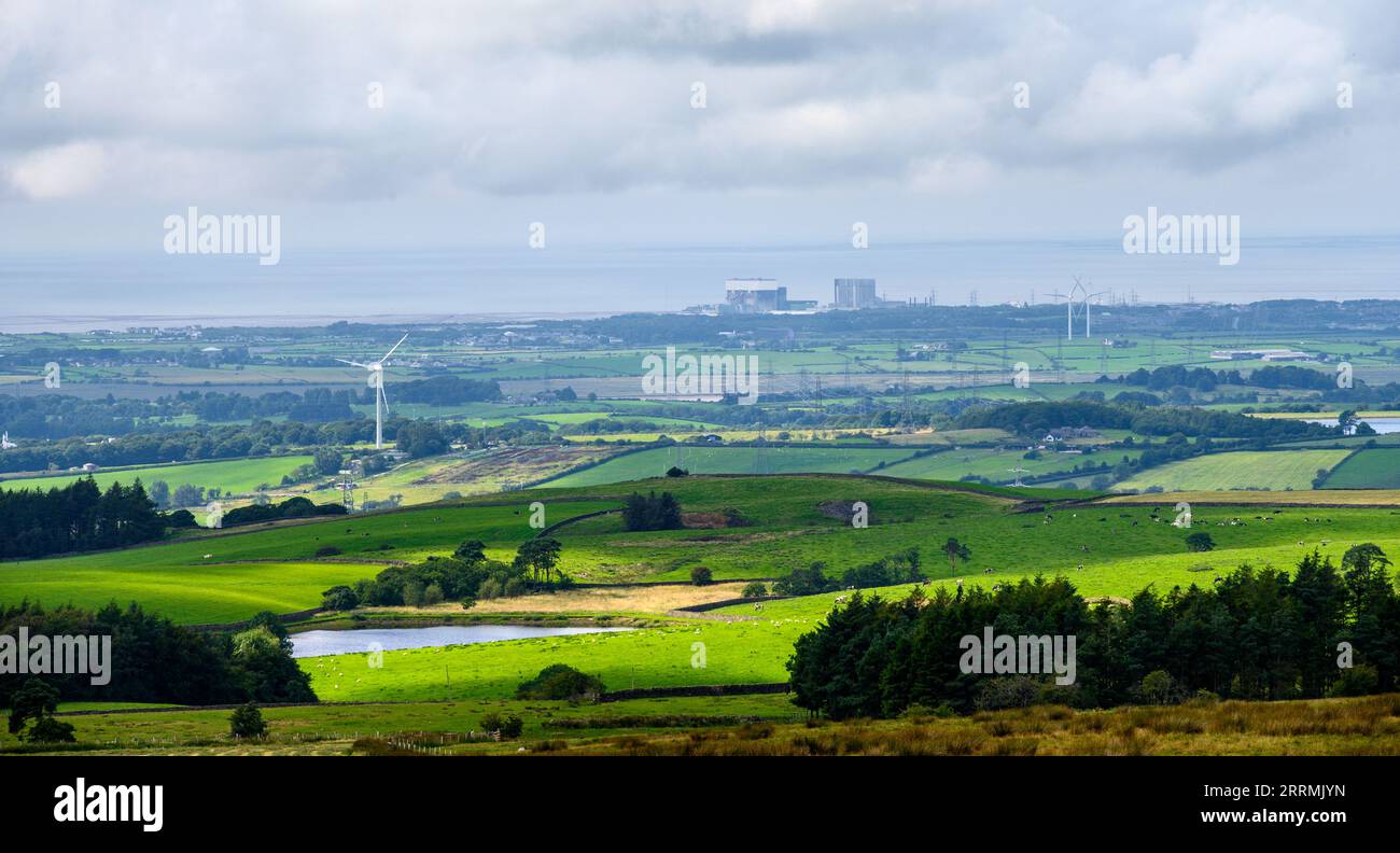 Blick aus der Vogelperspektive auf die wunderschöne grüne Landschaft des Forest of Bowland, Lancashire UK Stockfoto