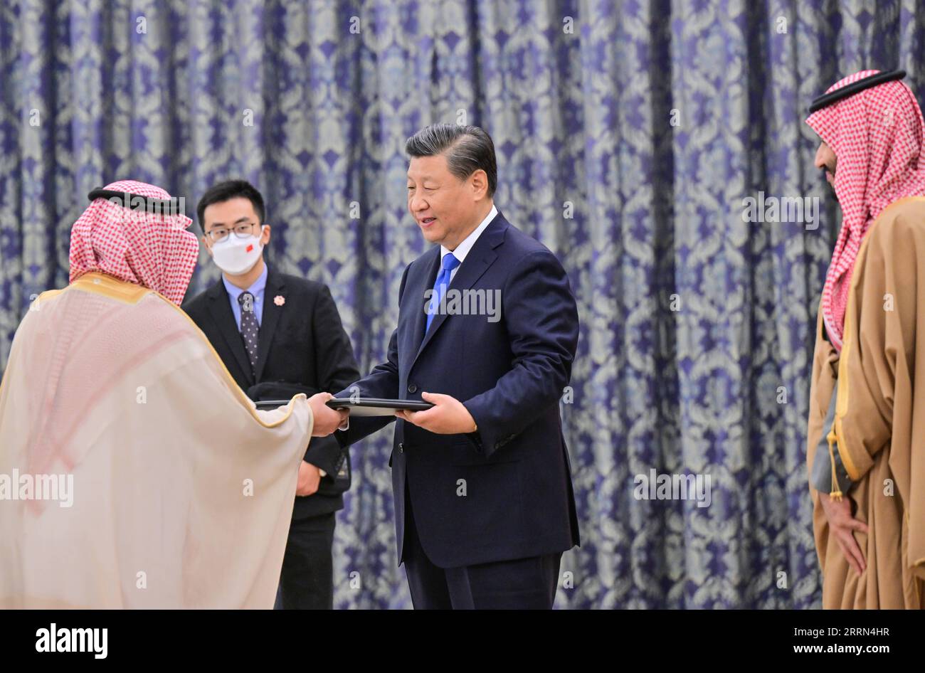 Saudi-Arabien, König Salman trifft Xi Jinping in Riad 221208 -- RIAD, 8. Dezember 2022 -- der chinesische Präsident Xi Jinping nimmt an der Ehrendoktorwürde der König Saud Universität im königlichen Palast in Riad, Saudi Arabien, am 8. Dezember 2022 Teil. Der saudische Kronprinz und Premierminister Mohammed bin Salman Al Saud nahmen an der Zeremonie Teil. SAUDI-ARABIEN-RIAD-XI JINPING-EHRENDOKTORWÜRDE YUEXYUEWEI PUBLICATIONXNOTXINXCHN Stockfoto