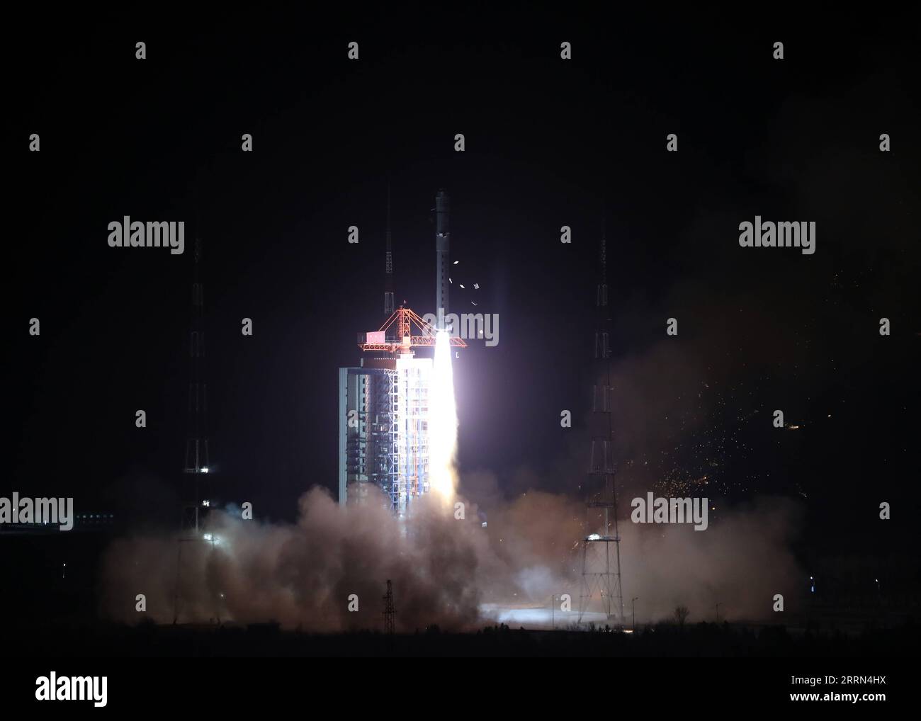 221209 -- TAIYUAN, 9. Dezember 2022 -- Eine lange März-2D-Rakete, die ...
