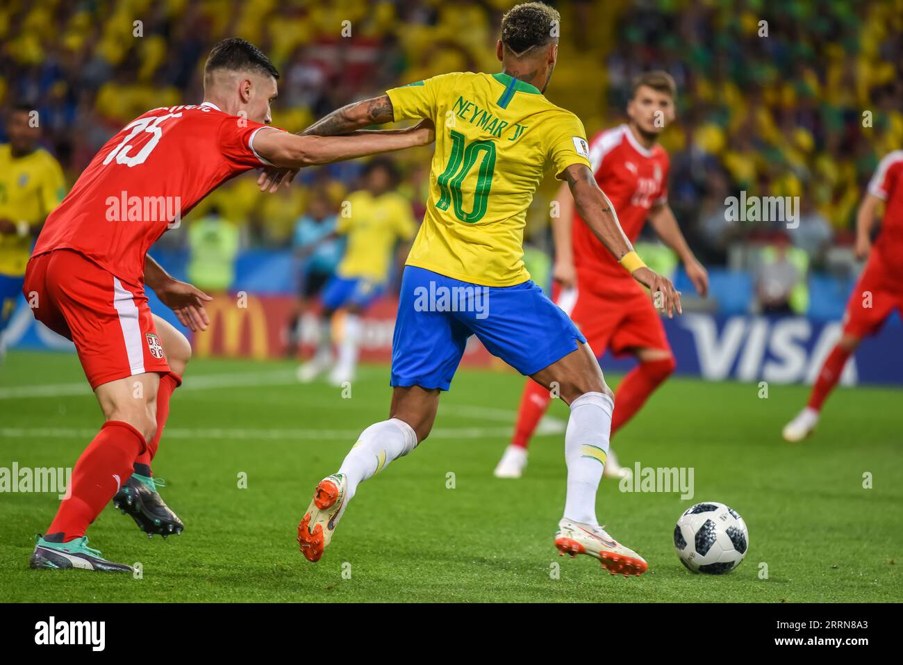 Moskau Russland 27. Juni 2018. Brasiliens Nationalspieler Neymar in Aktion beim FIFA Fussball WM Spiel 2018 Serbien gegen Brasilien 0 2 Stockfotografie Alamy
