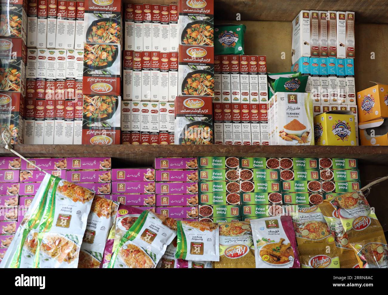Dorflebensmittelladen in Pakistan Stockfoto