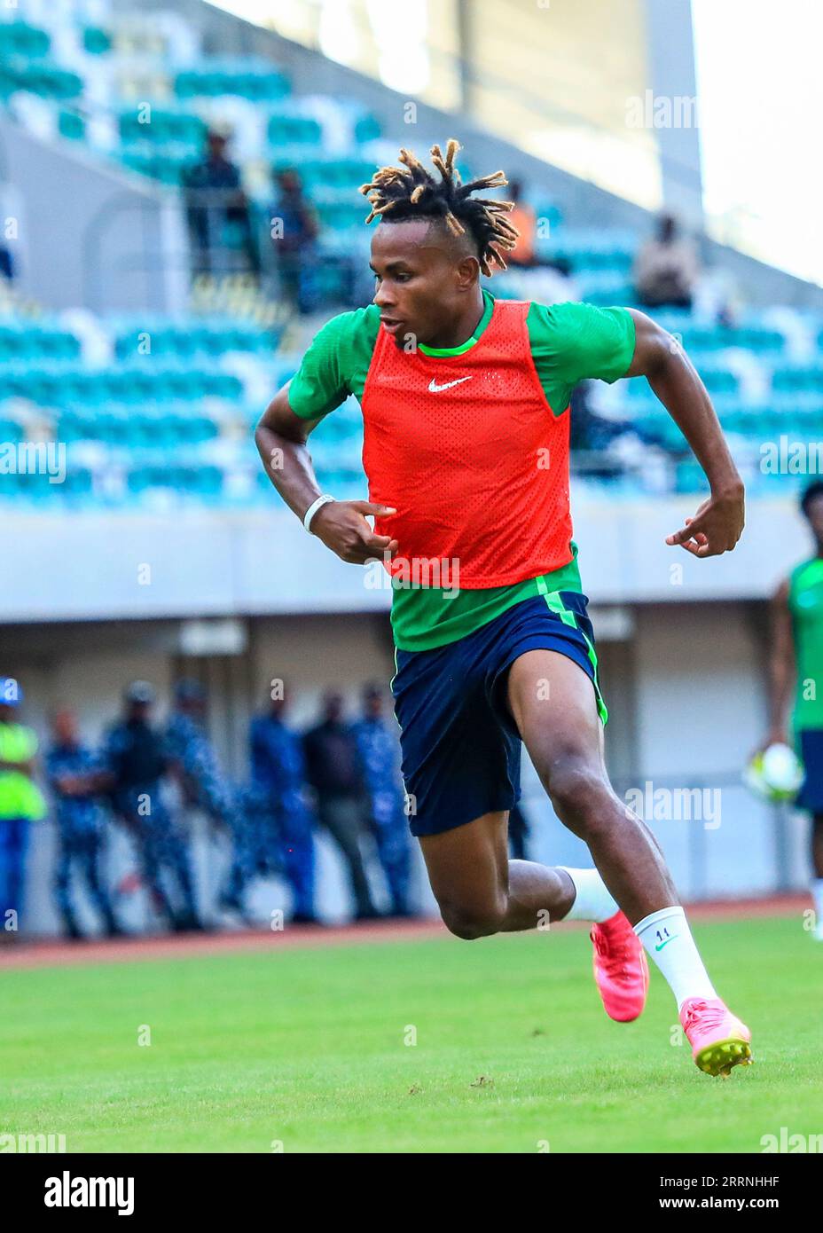 UYO, NIGERIA - 8. SEPTEMBER: Samuel Chukwueze von Super Eagles während einer Trainingseinheit zur Vorbereitung auf die Qualifikation zum Afrikanischen Cup der Nationen 2023 Stockfoto