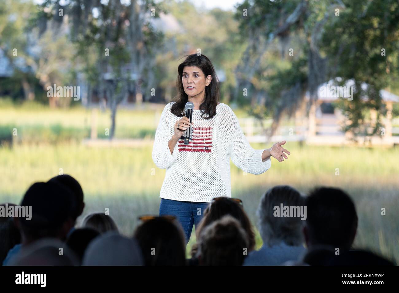 North Charleston, Vereinigte Staaten. September 2023. Nikki Haley, ehemaliger UN-Botschafter und republikanischer Präsidentschaftskandidat, spricht am Freitag, den 8. September 2023 bei Holy City Brewing in North Charleston, South Carolina. Haley, die ehemalige Gouverneurin von South Carolina, versucht, auf ihrer Leistung in der ersten republikanischen Debatte aufzubauen. Foto von Richard Ellis/UPI Credit: UPI/Alamy Live News Stockfoto