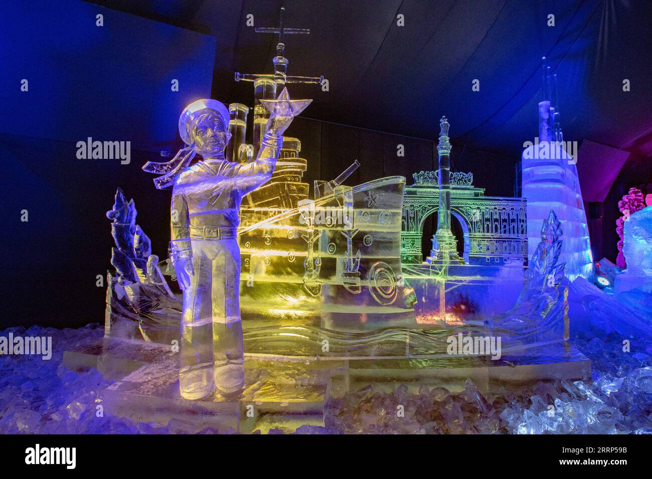 230221 -- ST. PETERSBURG, 21. Februar 2023 -- dieses Foto vom 19. Februar 2023 zeigt Eisskulpturen auf dem Ice Sculptures Festival in St. Petersburg, Russland. Das Festival findet hier vom 15. Februar bis 2. März statt. Foto: /Xinhua RUSSIA-ST. PETERSBURG-ICE-SKULPTUREN IrinaxMotina PUBLICATIONxNOTxINxCHN Stockfoto
