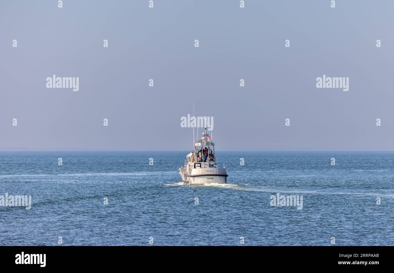 Cutter der US Coast Guard, #47136, auf dem Weg von der Montauk Coast Guard Station Stockfoto