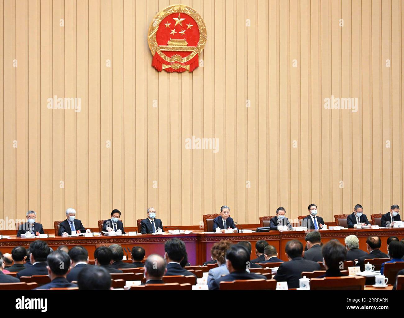 230309 -- PEKING, 9. März 2023 -- Zhao Leji, Vorsitzender des Präsidiums der ersten Sitzung des 14. Nationalen Volkskongresses NPC, leitet die dritte Sitzung des Präsidiums in der Großen Halle des Volkes in Peking, Hauptstadt Chinas, am 9. März 2023. ZWEI SESSIONSCHINA-BEIJING-NPC-PRESIDIUM-MEETING CN XIEXHUANCHI PUBLICATIONXNOTXINXCHN Stockfoto