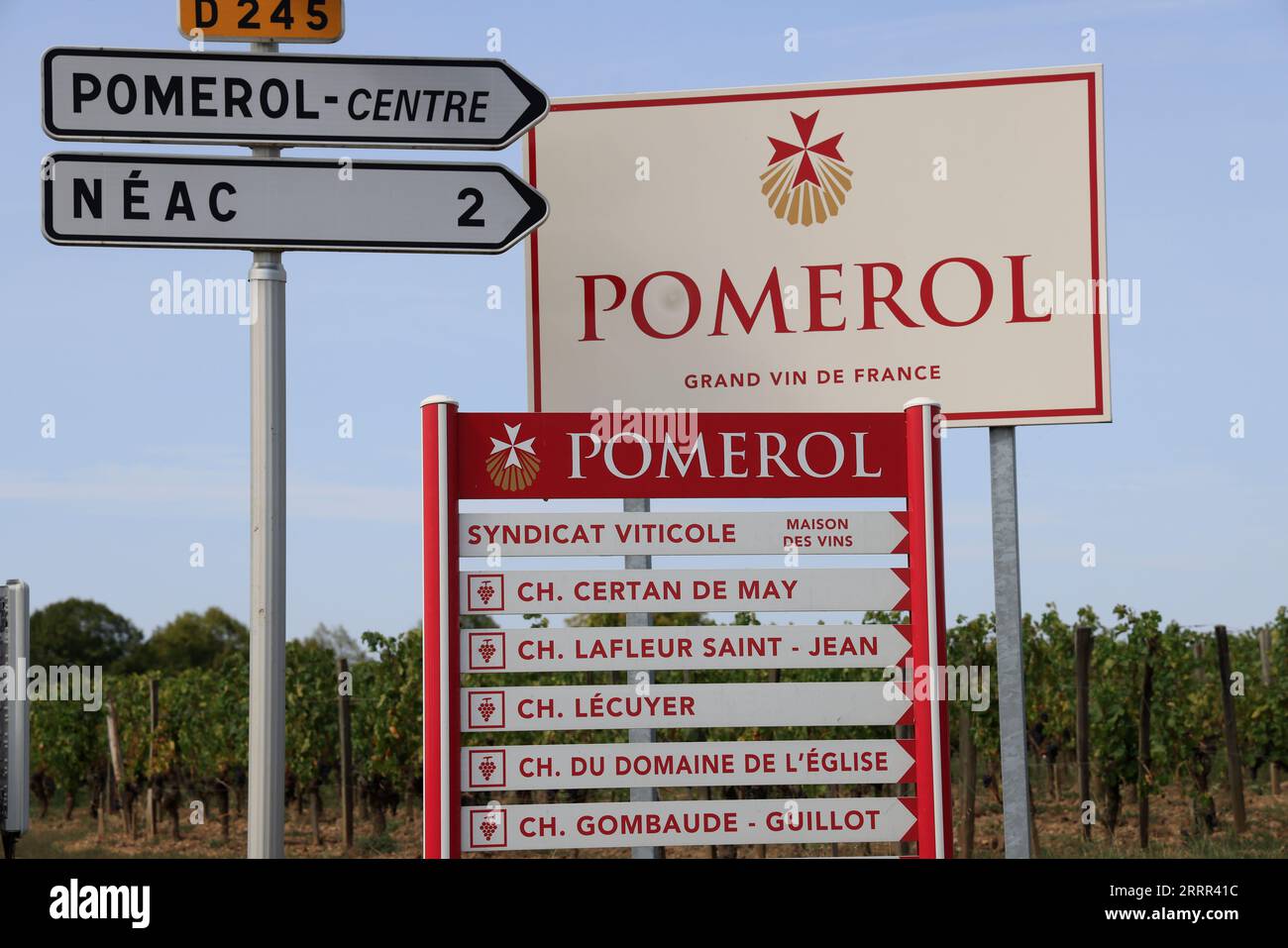 Pomerol. In den Weinbergen und Weinbergen von Pommern. Herstellung von Rotwein. Wein und Weinberg von Bordeaux-Weinen. Pomerol, Gironde, Frankreich, Europa. Stockfoto