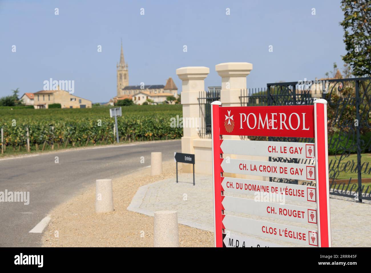 Pomerol. In den Weinbergen und Weinbergen von Pommern. Herstellung von Rotwein. Wein und Weinberg von Bordeaux-Weinen. Pomerol, Gironde, Frankreich, Europa. Stockfoto