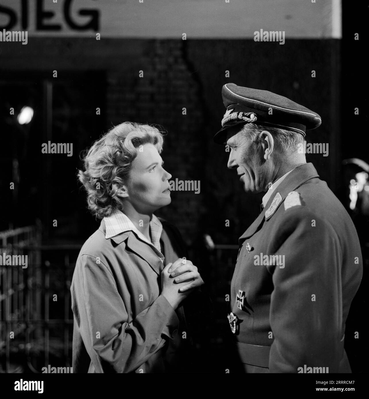 Nachts wenn der Teufel kam, Spielfilm, Deutschland 1957, Regie: Robert Siodmak, Darsteller: Annemarie Düringer, Carl Lange Stockfoto