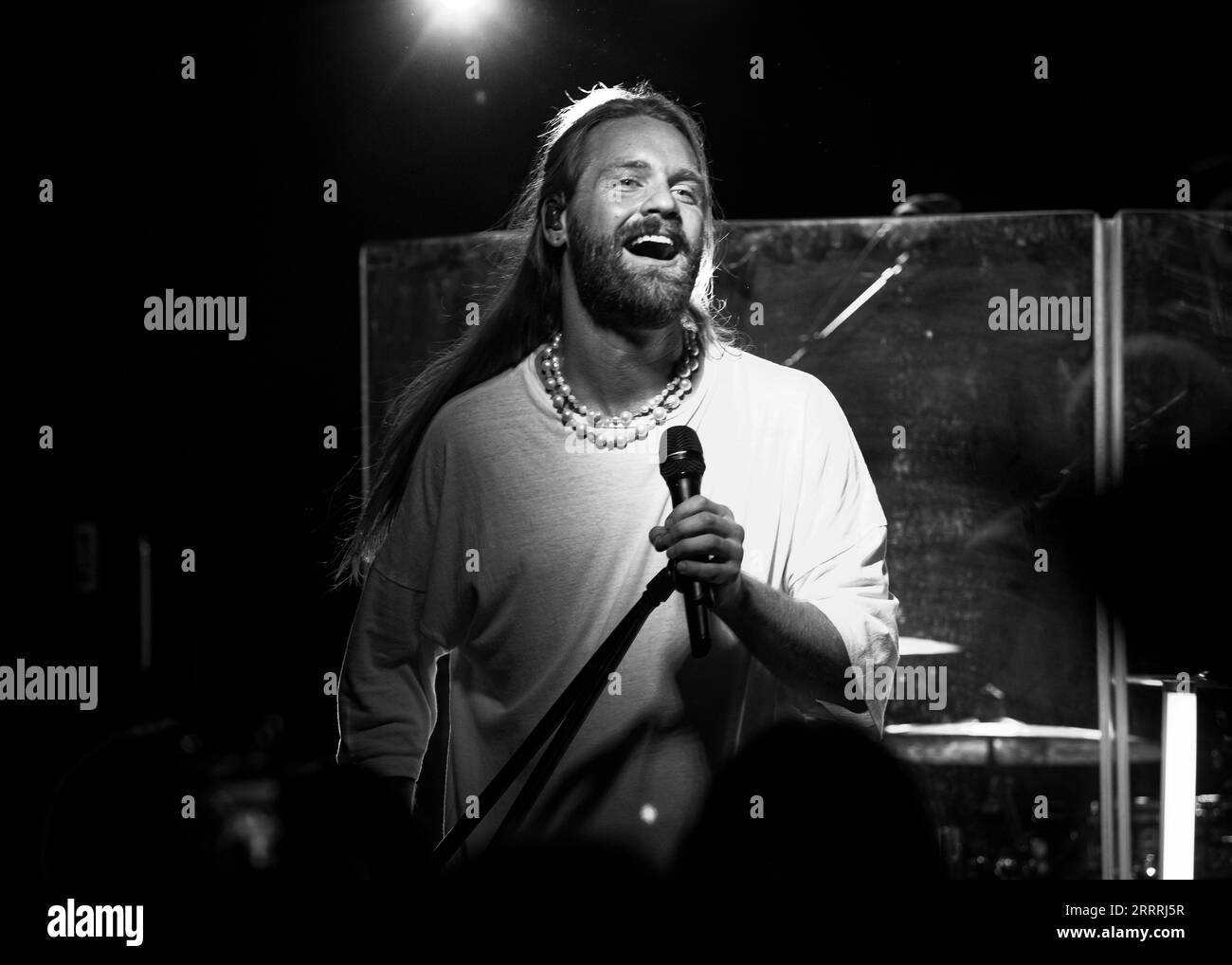 Sam Ryder (UK Eurovision-Teilnehmer) spielt einen intimen Auftritt in Chinnerys, Southend-on-Sea, Essex © Clarissa Debenham (Film Free Photography) / Alamy Stockfoto