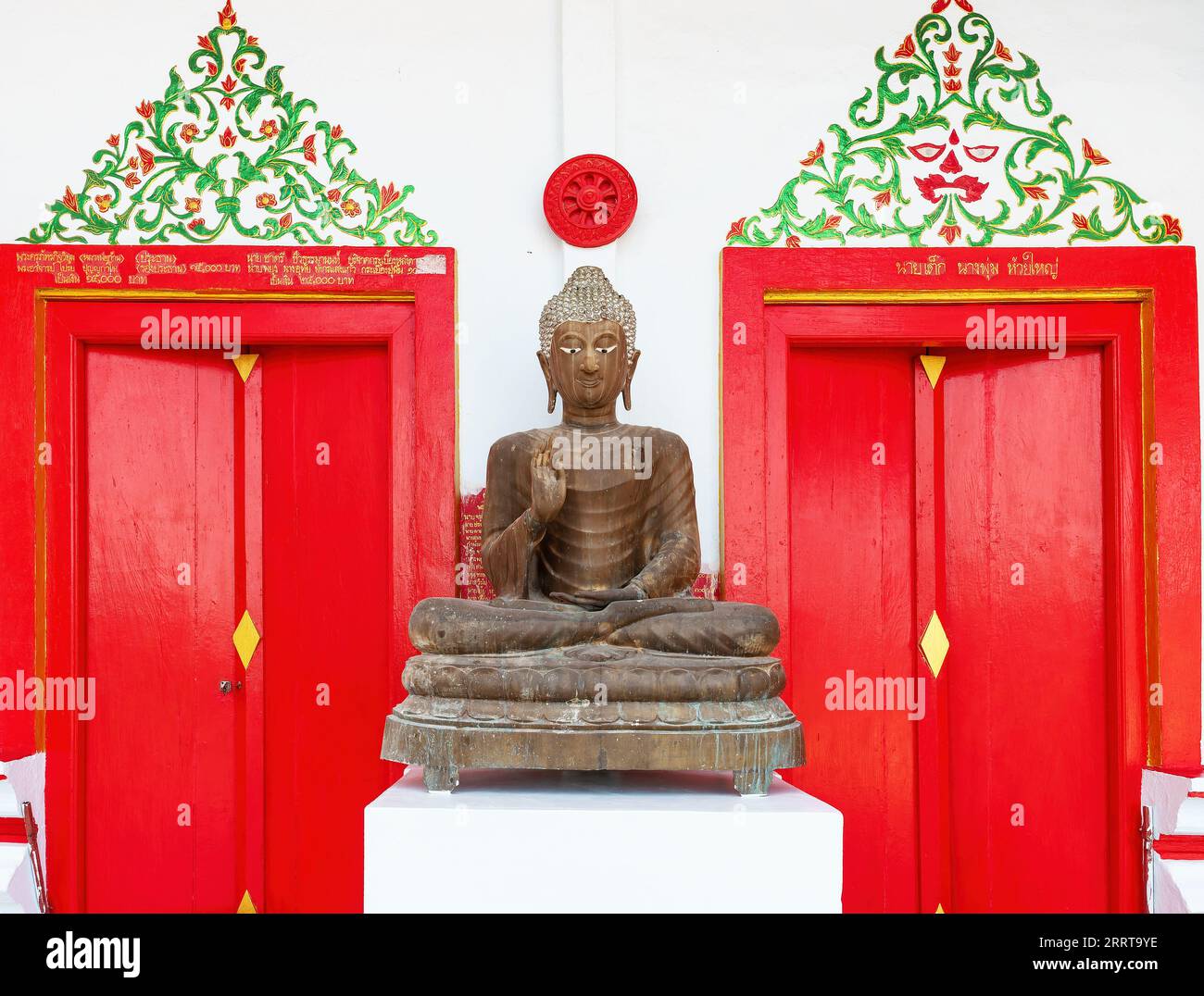 Buddha-Bild im Wat Huai Yai, einem buddhistischen Tempel in Huai Yai, Pattaya Stadt, Chonburi, Thailand. Stockfoto