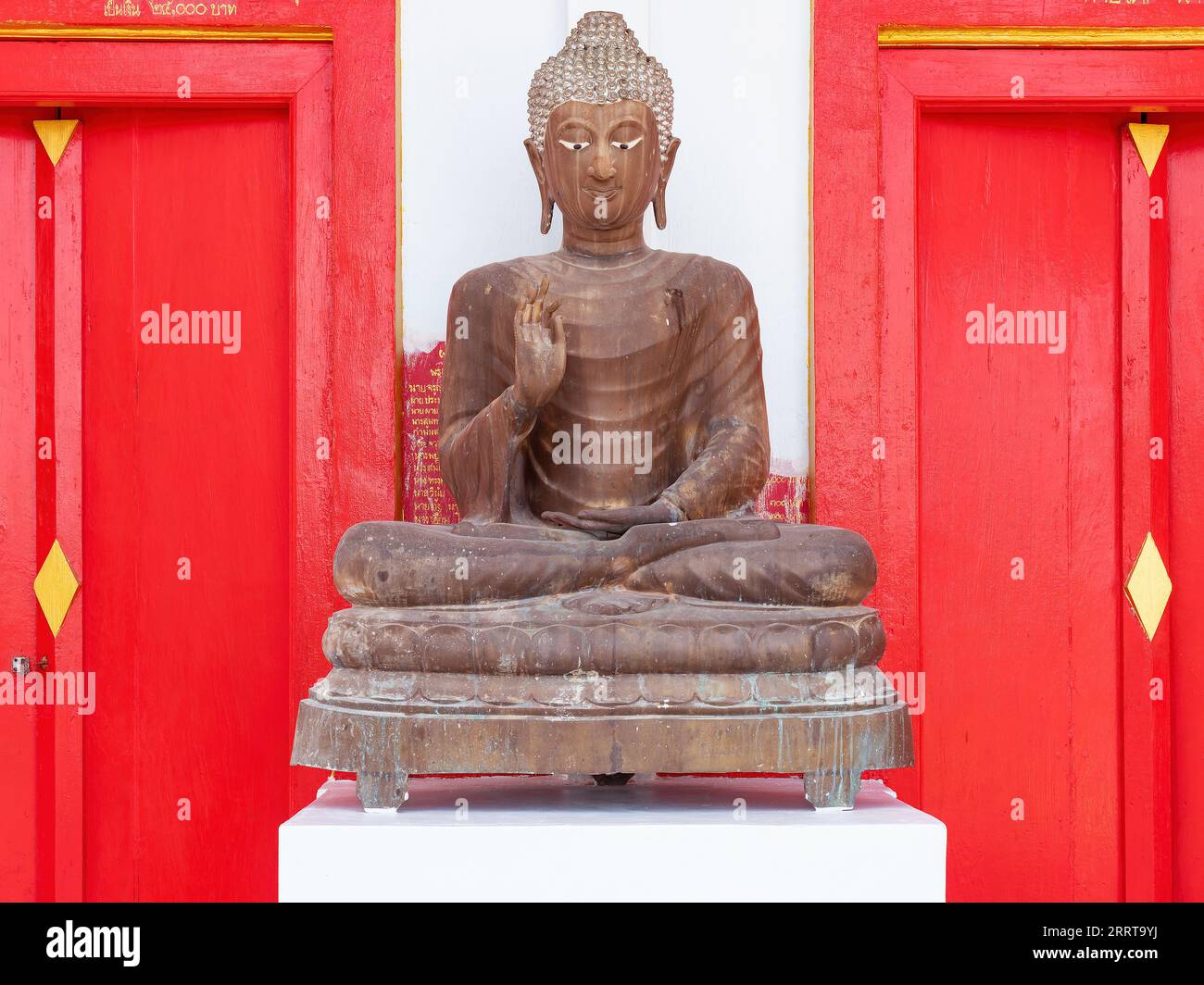 Buddha-Bild im Wat Huai Yai, einem buddhistischen Tempel in Huai Yai, Pattaya Stadt, Chonburi, Thailand. Stockfoto