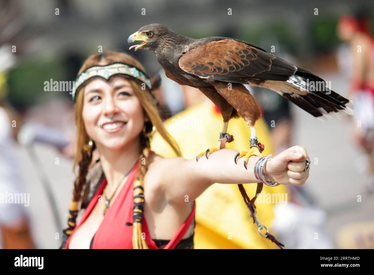 230727 -- MEXIKO-STADT, 27. Juli 2023 -- Eine Tänzerin tritt während der Feierlichkeiten zum 698. Jahrestag der Gründung von Tenochtitlan auf dem Zocalo-Platz in Mexiko-Stadt, Mexiko, 26. Juli 2023 auf. Foto von /Xinhua MEXICO-MEXICO CITY-TENOCHTITLAN FOUNDATION-ANNIVERSARY FranciscoxCanedo PUBLICATIONxNOTxINxCHN Stockfoto