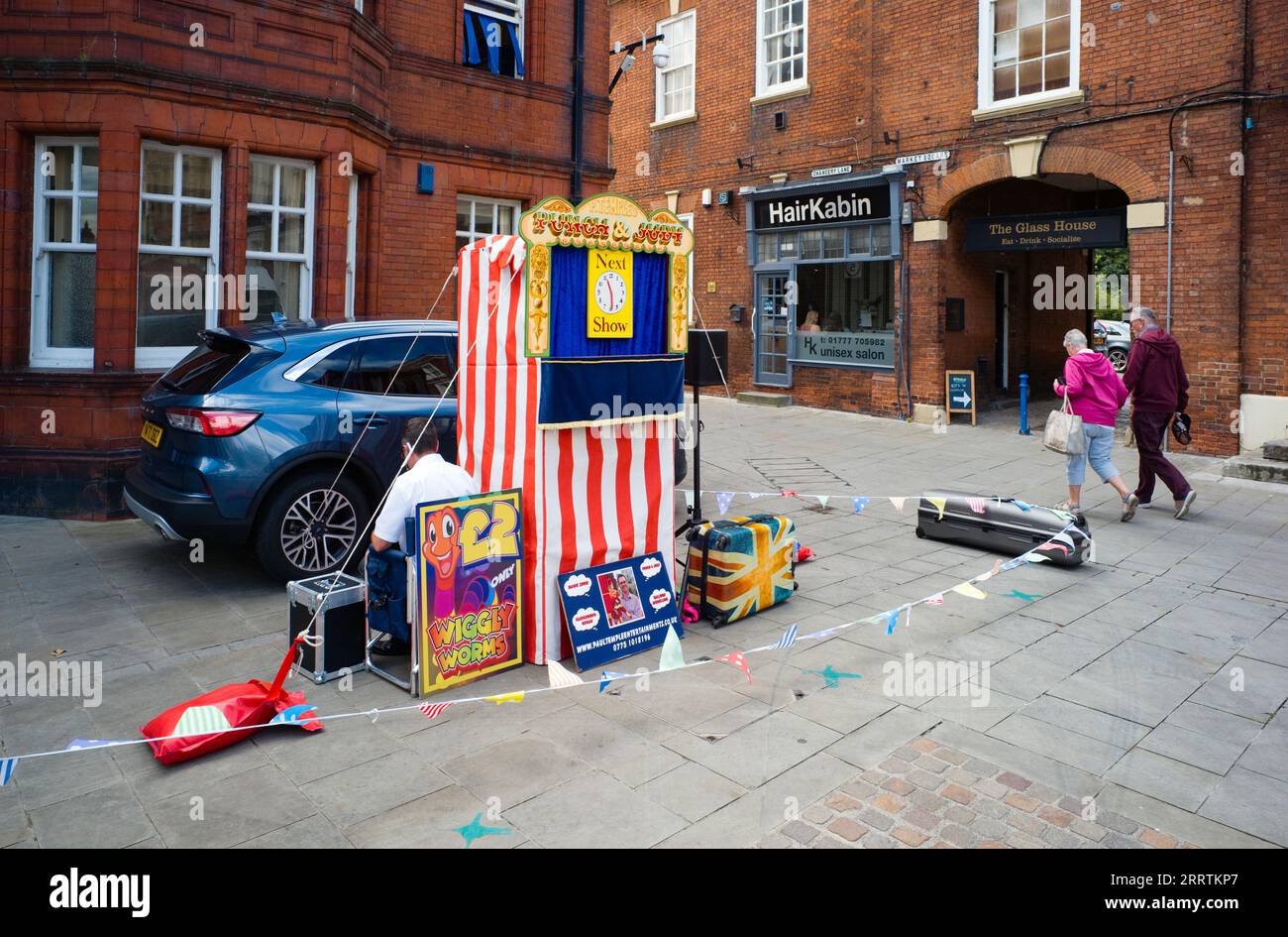 Professor P Temple's Punch and Judy Show auf dem Retford Market Square Stockfoto