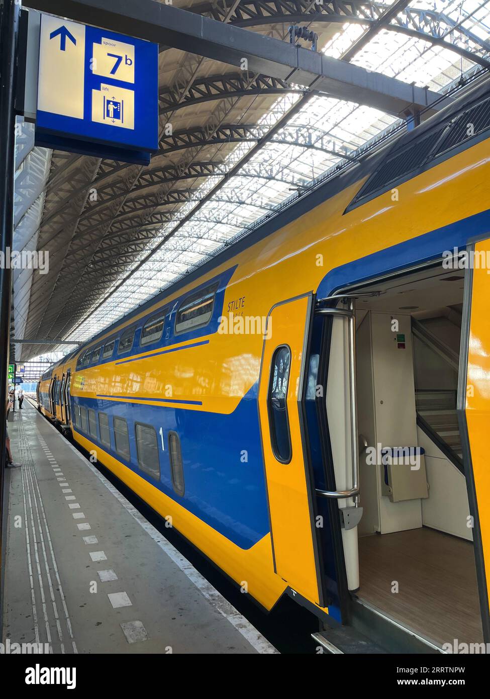 Amsterdam, Niederlande. September 2023. Die Züge am Hauptbahnhof in Amsterdam. Hochwertige Fotos Stockfoto