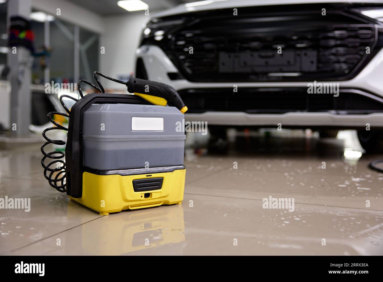 Boden Trockner Gebläse Ventilator Maschine im Bad trocknen nassen Boden  Stockfotografie - Alamy