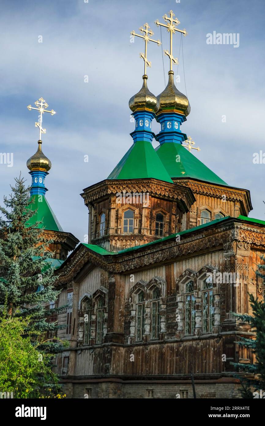 Karakol, Kirgisistan - 8. September 2023: Kathedrale der Heiligen Dreifaltigkeit in Karakol, Kirgisistan. Stockfoto