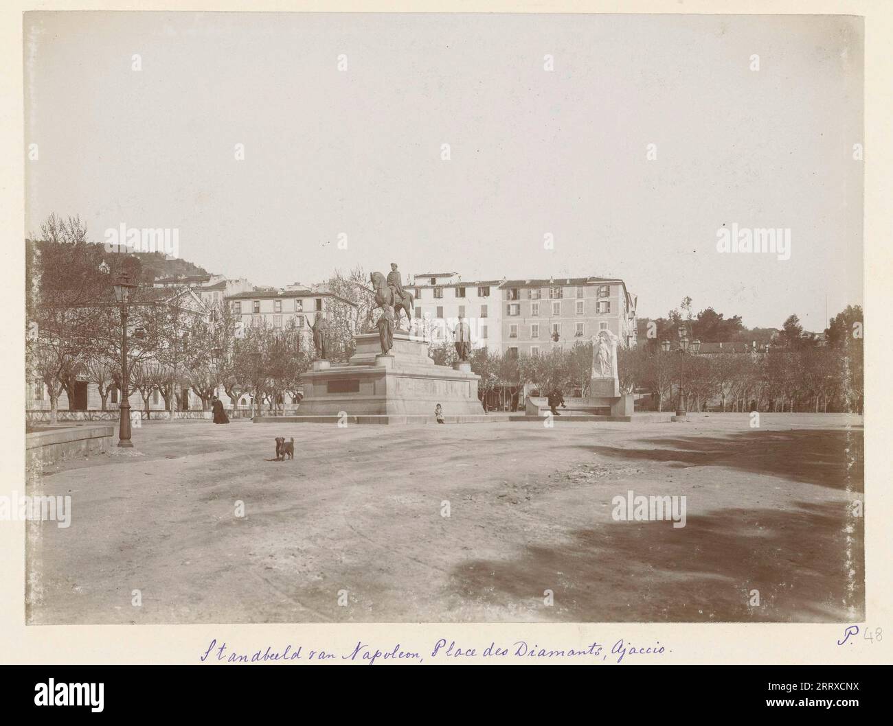 Eine Statue von Napoleon Bonaparte zu Pferd auf dem Place des Diamants in Ajaccio. Stockfoto