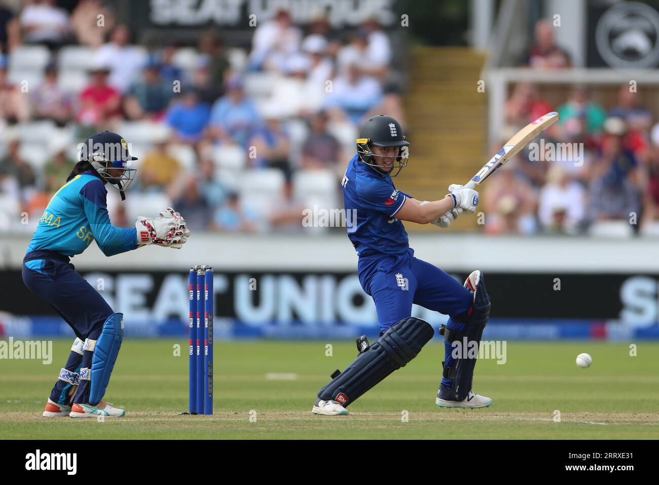 Chester le Street, Großbritannien. Heather Knight (c) of England schlägt während des ersten Metro Bank One Day International zwischen England Women und Sri Lanka Women am Seat Unique Riverside, Chester le Street am Samstag, den 9. September 2023. (Foto: Mark Fletcher | MI News) Credit: MI News & Sport /Alamy Live News Stockfoto