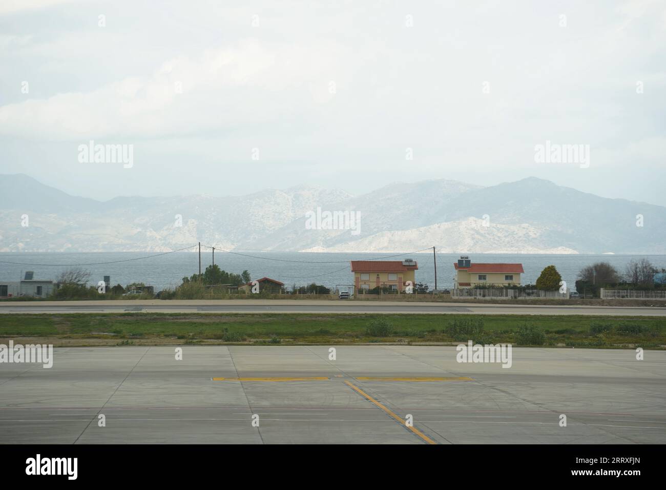 Landebahn Rhodos Flughafen diagoras rhodos -Fotos und -Bildmaterial in hoher Auflösung ...